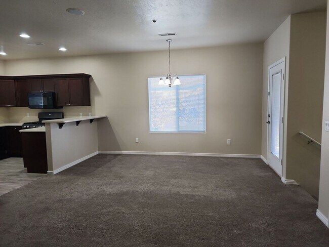 Building Photo - Cedar Crossings Townhome