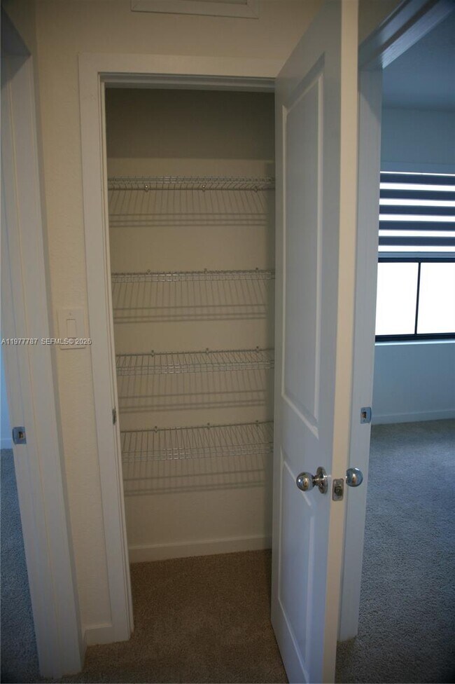 Building Photo - 371 NE 16th St