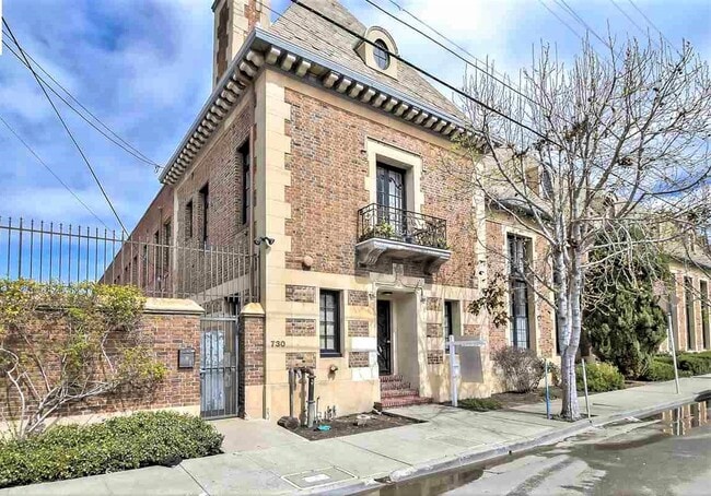 Building Photo - 730 29th St