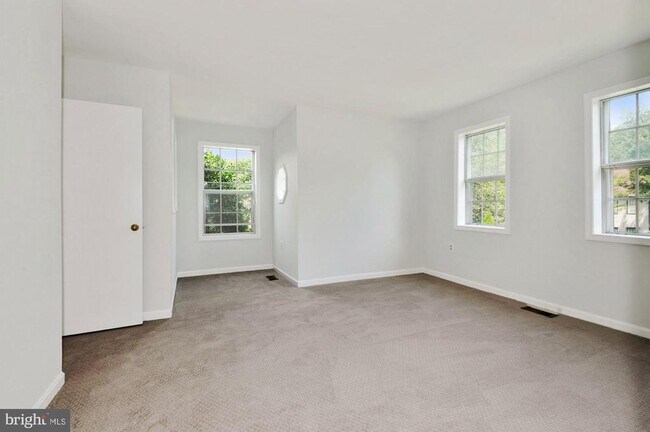 Building Photo - 11951 Sentinel Point Ct