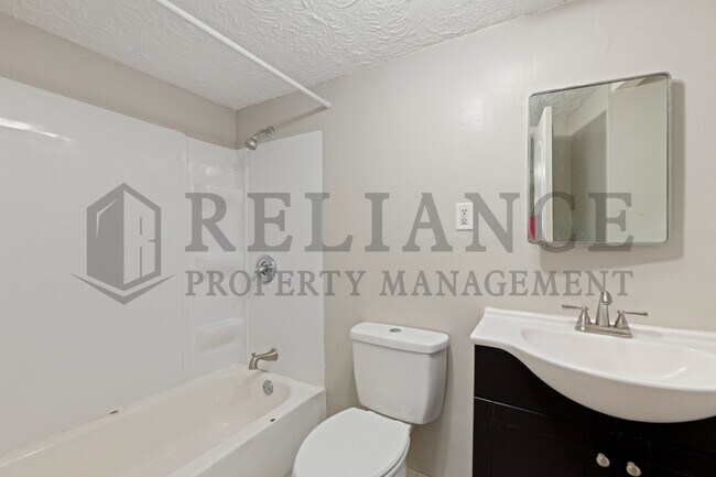 Building Photo - 617 N Clara St