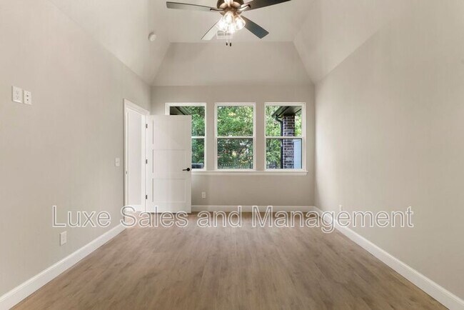 Building Photo - 4136 Abbey Pk Dr