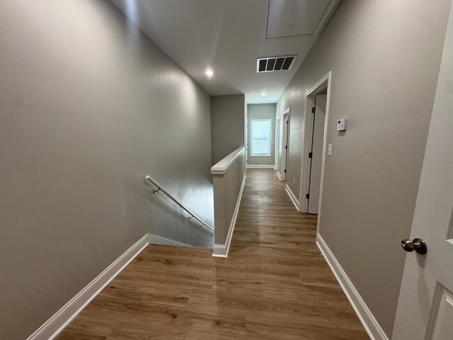 Building Photo - 221 N Elm St