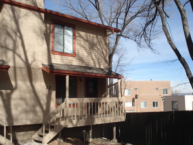 Primary Photo - 32 E Old Broadmoor Rd