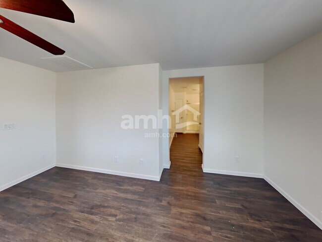 Building Photo - 784 N Highlands Grove Ln