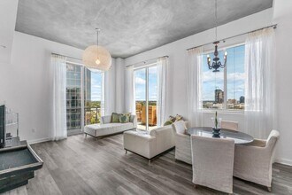 Building Photo - 300 S Australian Ave