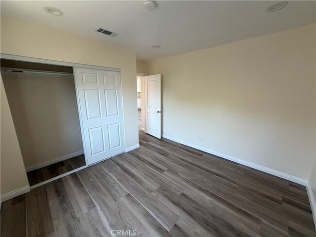 Building Photo - 3234 Vineland Ave