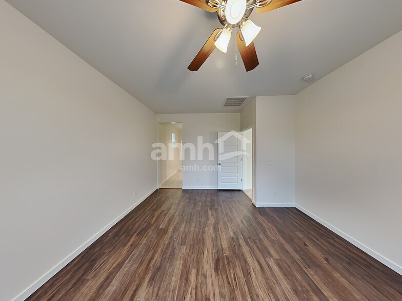 Building Photo - 701 W Micanopy Trl.