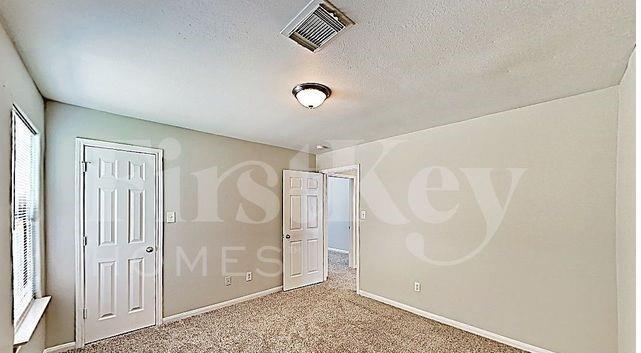 Building Photo - 2932 La Estancia Ln