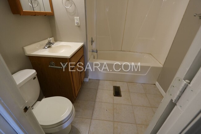 Building Photo - 2 Bedroom 1 Bath House