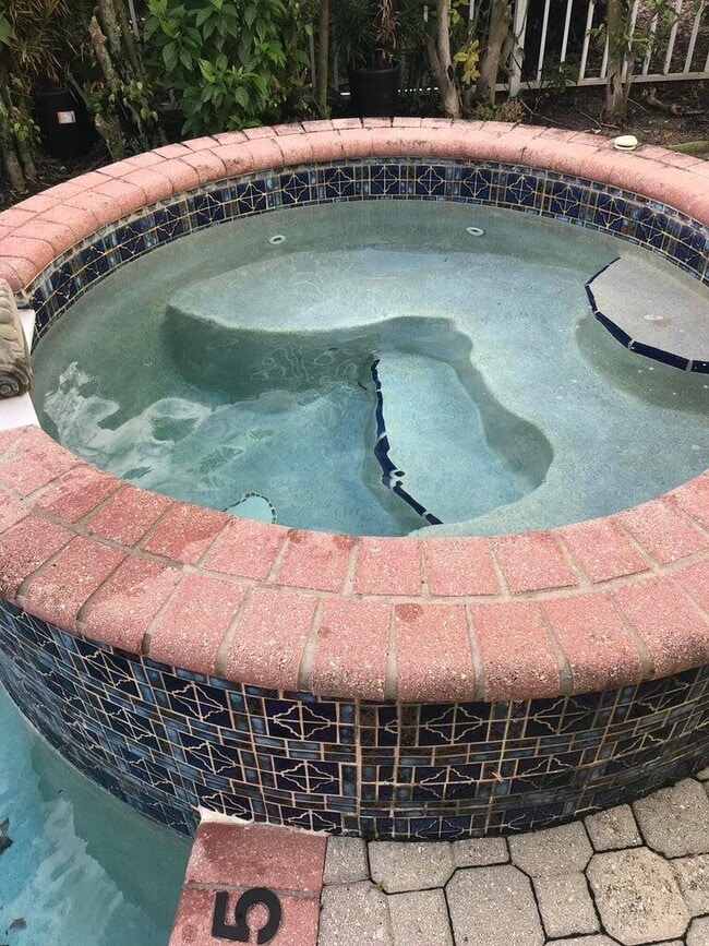 Building Photo - 17275 Ventana Dr