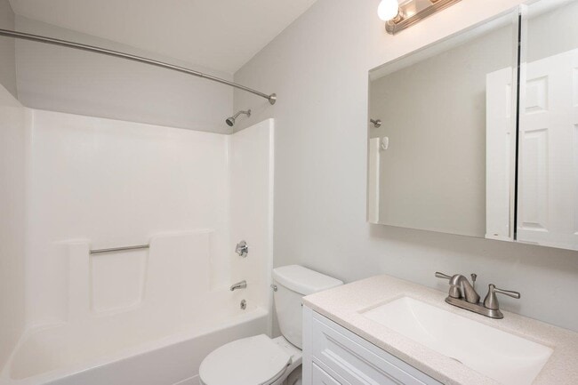 Building Photo - 156 Front St