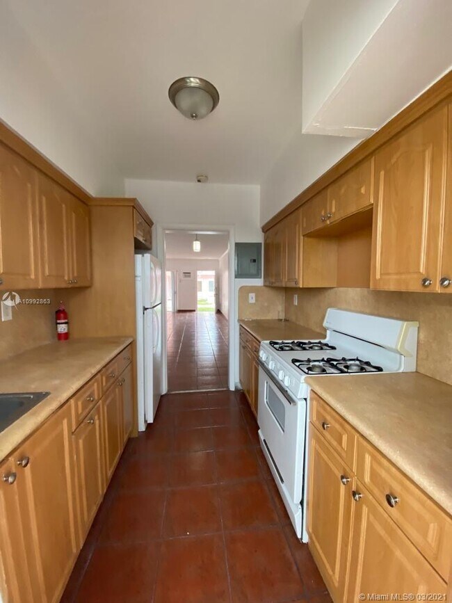 Building Photo - 7921 East Dr