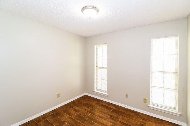 Building Photo - 2145 Bobolink Trail