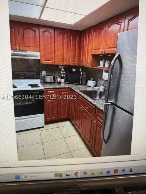 Building Photo - 6530 Lake Patricia Dr
