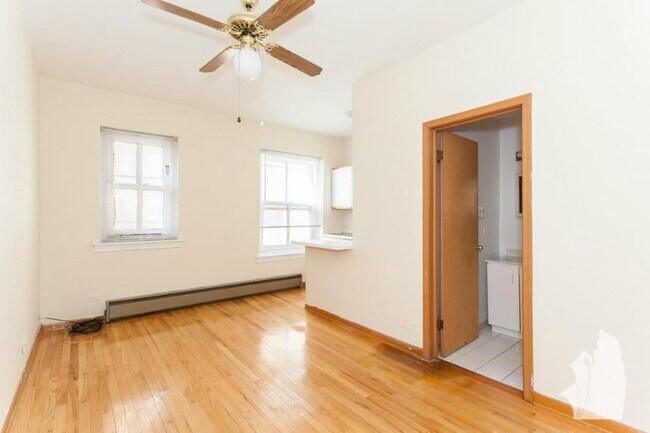 Building Photo - 1 bedroom in Chicago IL 60657