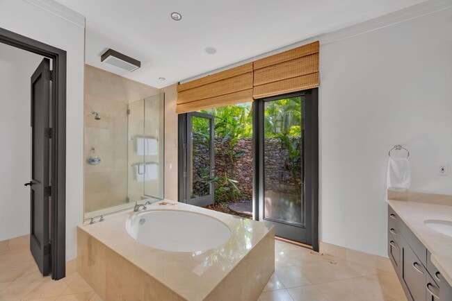 Building Photo - Luxury Kapalua Condo at Coconut Grove – Lo...