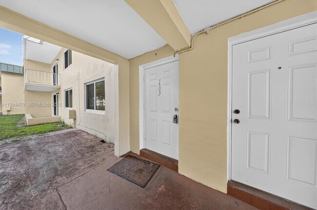 Building Photo - 505 NW 177th St