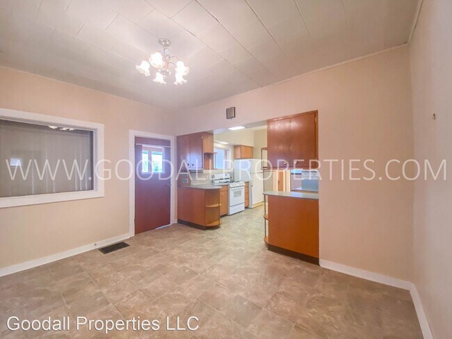 Building Photo - 2 br, 1.5 bath House - 202 S 11th St