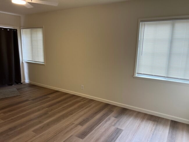 Building Photo - 12224 Beverly Blvd