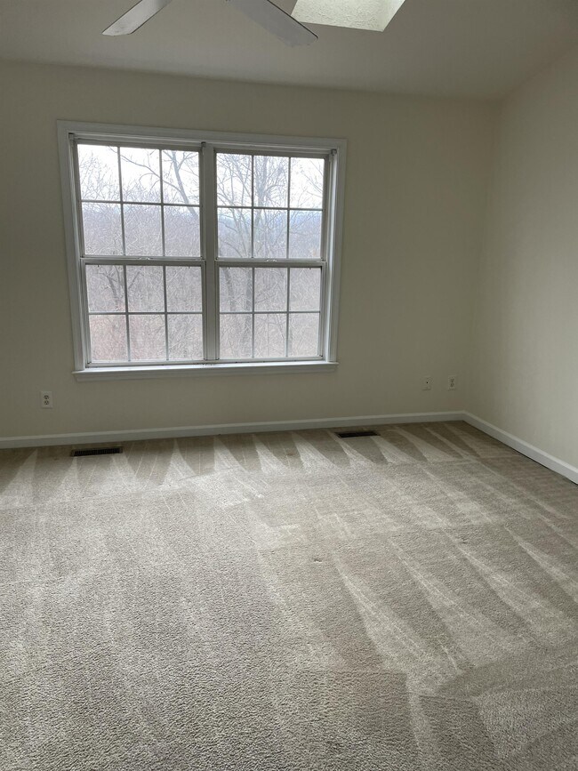 Building Photo - 1435 Glenside Green Ct