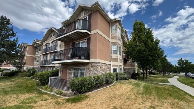 Building Photo - 1617 W Treille Ct