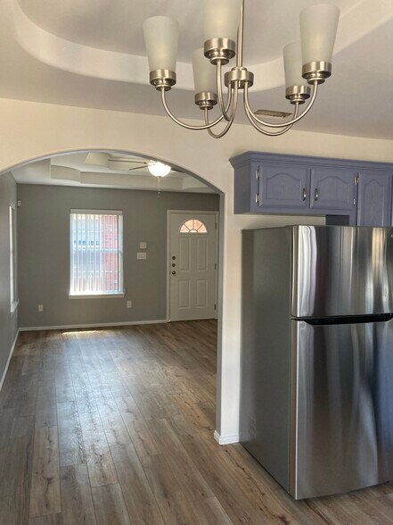 Building Photo - 910 English Ave