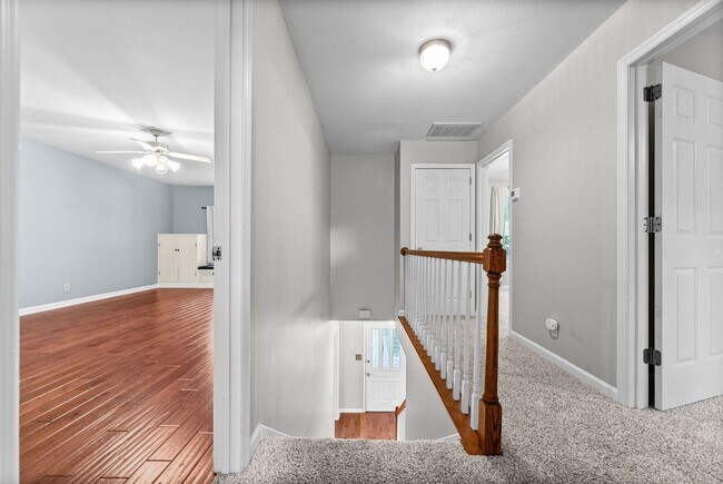 Building Photo - Pet Friendly Three Bedroom!