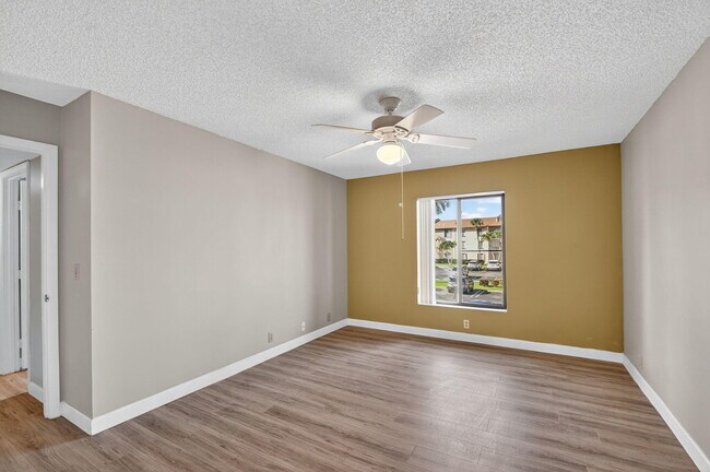 Building Photo - 805 Sky Pine Way
