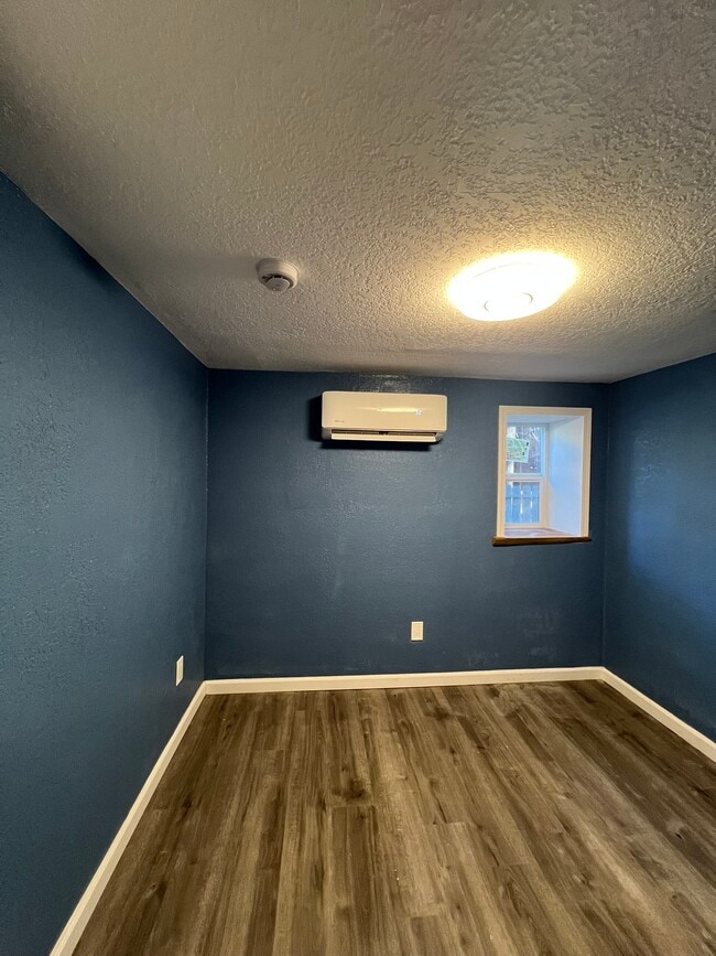 Building Photo - 1081 Craig Ave