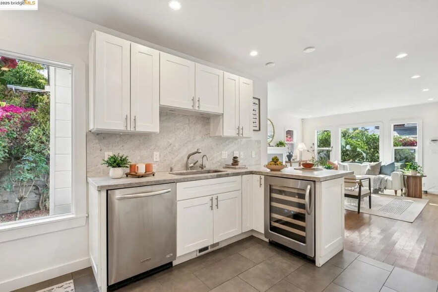 Building Photo - 2419 Webster St