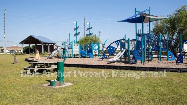 Building Photo - 1015 Course Ln