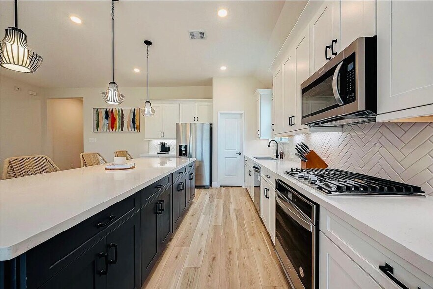 Building Photo - 15306 Spanish Ranchos Way