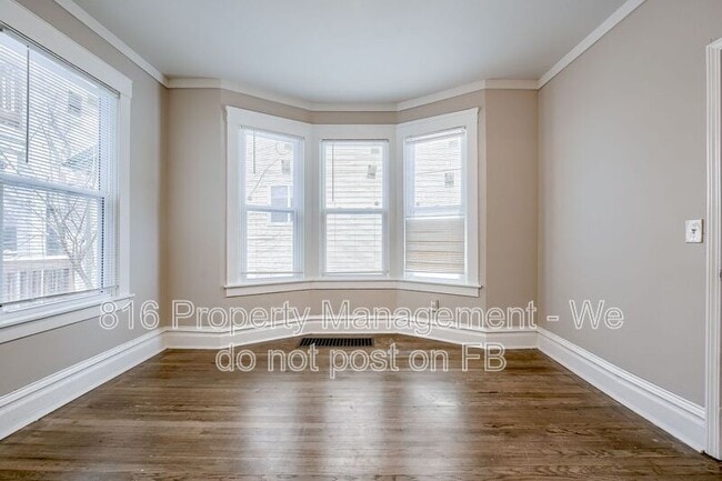 Building Photo - 800 E 33rd St