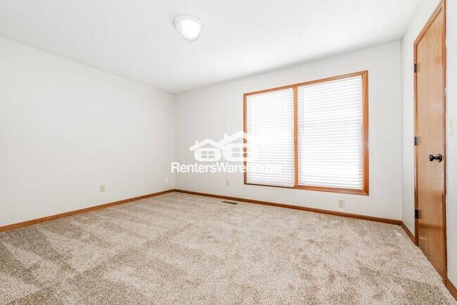 Building Photo - 3 Bed 2 Bath Northland Beauty!! Available ...