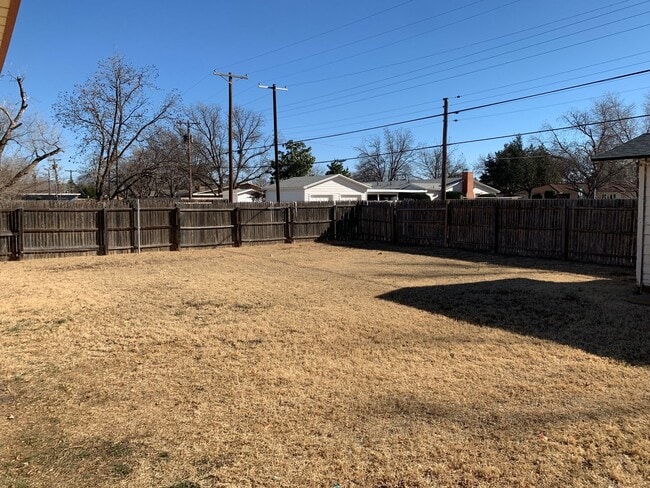 Building Photo - Pre Leasing for fall 2026! 3/2 in Medical District