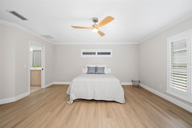 Building Photo - 9821 SW 34th Rd