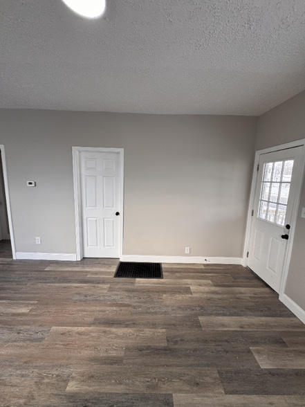 Building Photo - 615 W Columbus Ave