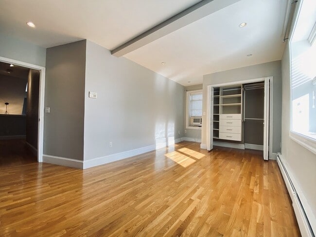 Building Photo - 15 Albemarle St