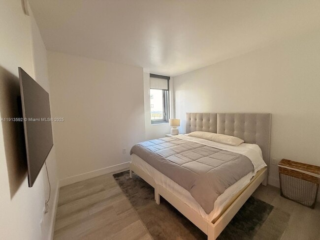 Building Photo - 121 NE 34th St