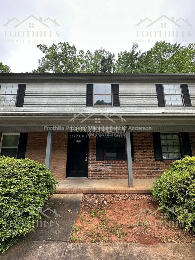 Building Photo - 119 Woodland Dr