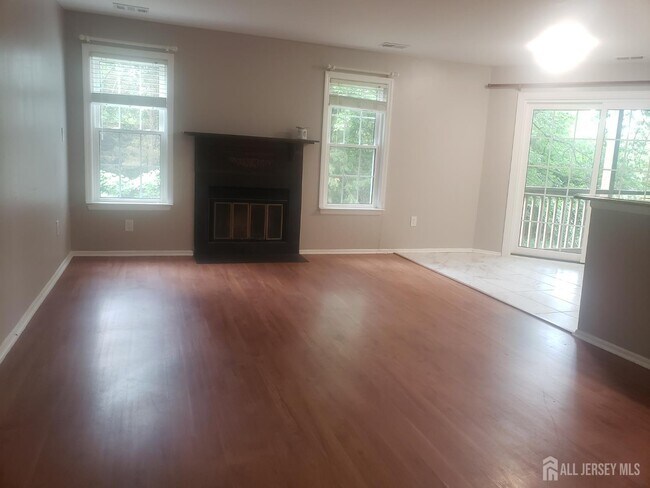 Building Photo - 5032 Beech Ct
