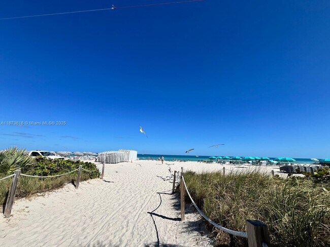 Building Photo - 2899 Collins Ave