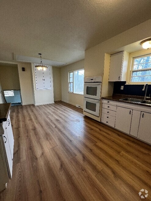 Building Photo - 2617 Vista Lake Dr