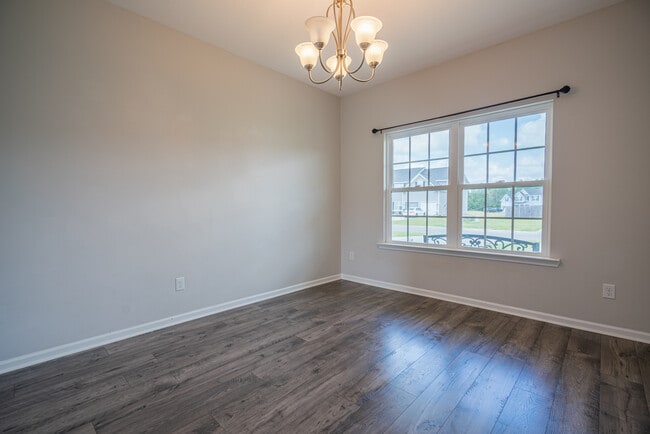 Building Photo - 418 Huntington Dr