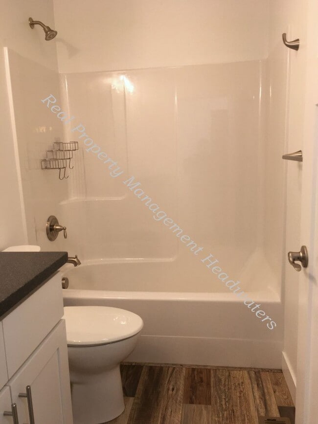 Building Photo - 3 Bedroom 2 Bath House For Rent