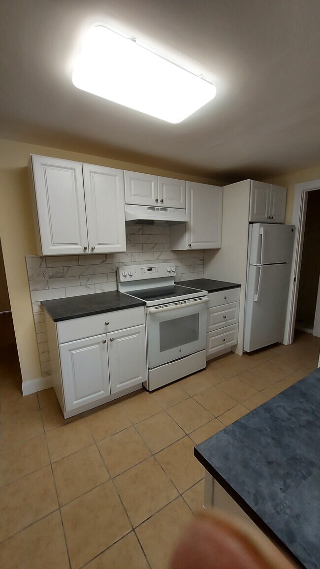 Building Photo - Carriage Apartments
