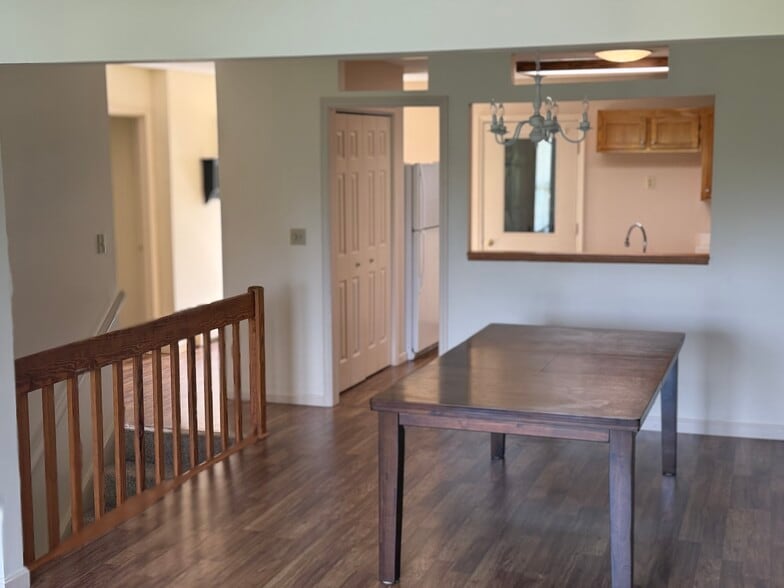 Building Photo - 243 Eastview Cir