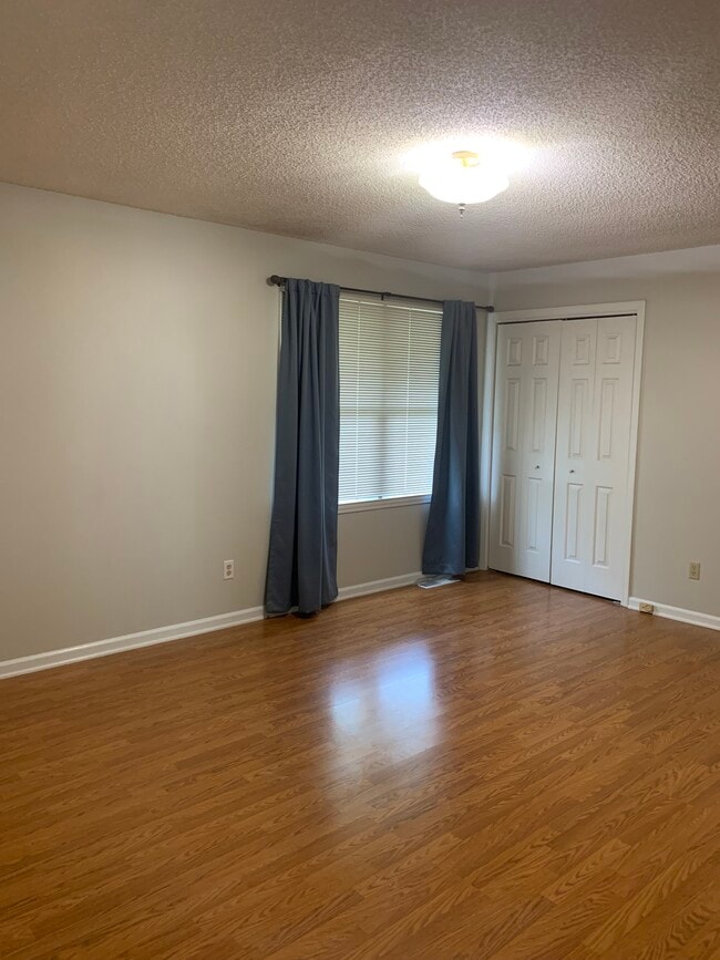 Building Photo - 227 St Albans Dr