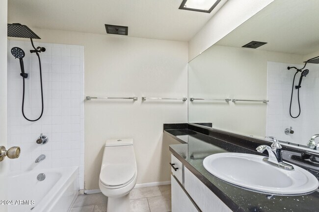 Building Photo - 3917 W Juniper Ave